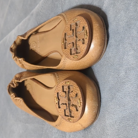 Tory Burch Reva Tumbled Logo Flats size 4.5 - Picture 2 of 10